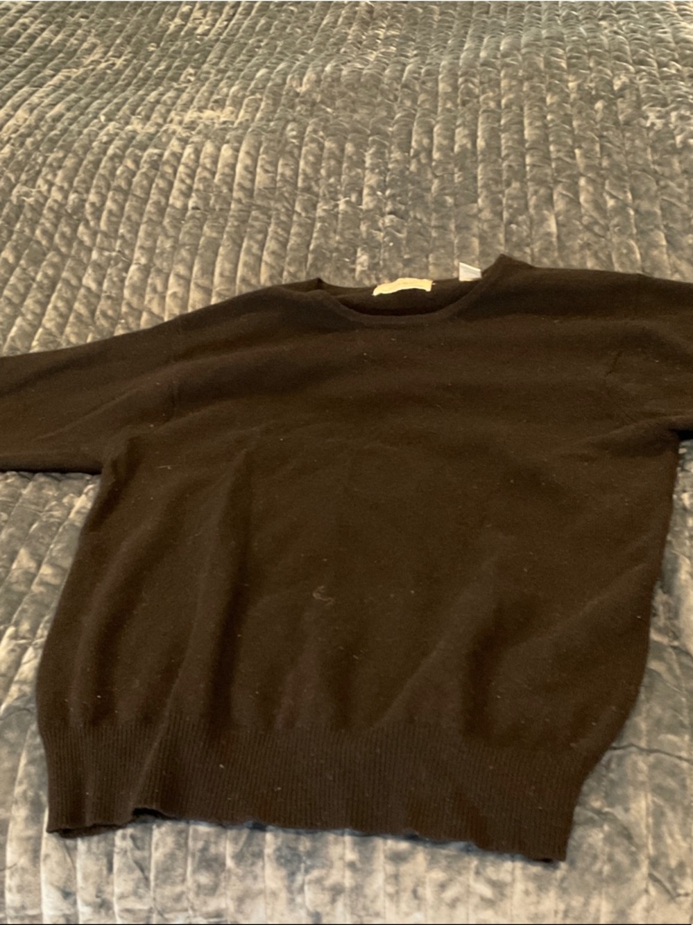 Womens Black Crewneck Sweater - Classic Casual Knit
100 percent cashmere
